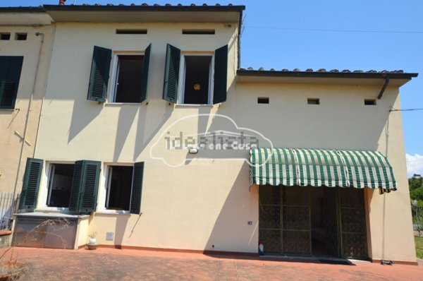 casa indipendente in vendita a Lucca in zona zona Antraccoli