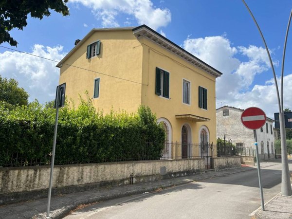 casa indipendente in vendita a Lucca in zona zona Antraccoli