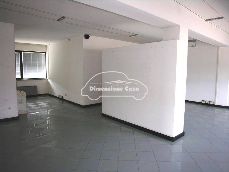 ufficio in vendita a Lucca in zona Massa Pisana