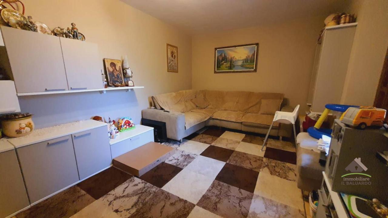 casa indipendente in vendita a Lucca in zona Cerasomma