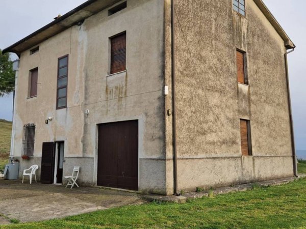 casa indipendente in vendita a Lucca in zona Picciorana