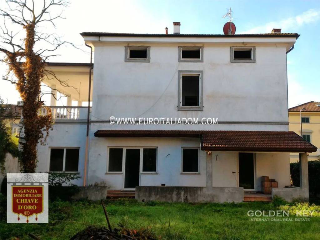 casa indipendente in vendita a Lucca in zona zona Arancio
