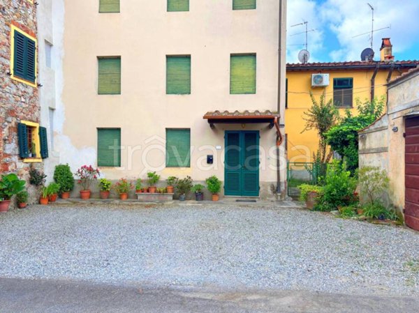 casa indipendente in vendita a Lucca in zona Cerasomma