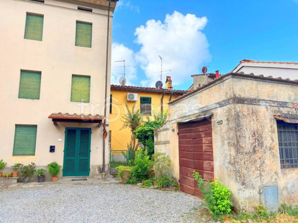 casa indipendente in vendita a Lucca in zona Cerasomma