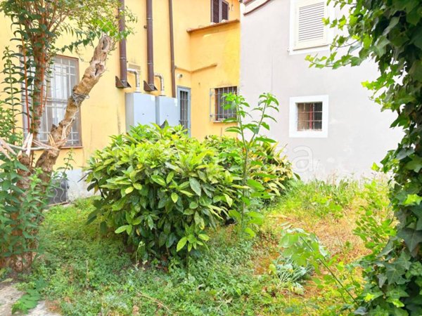 casa indipendente in vendita a Lucca in zona Cerasomma