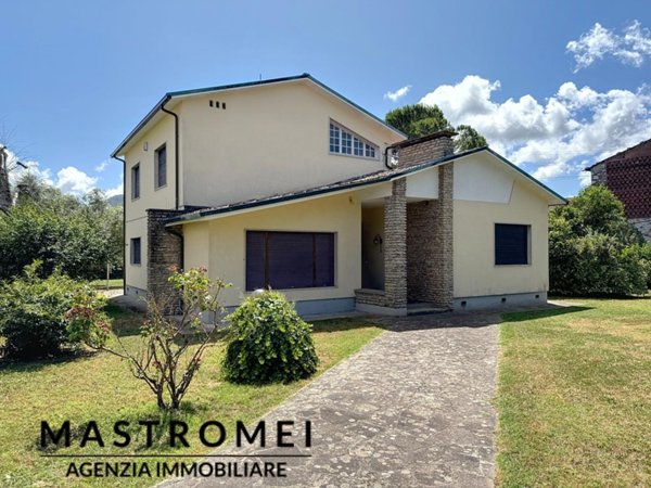 casa indipendente in vendita a Lucca in zona Sant'Anna