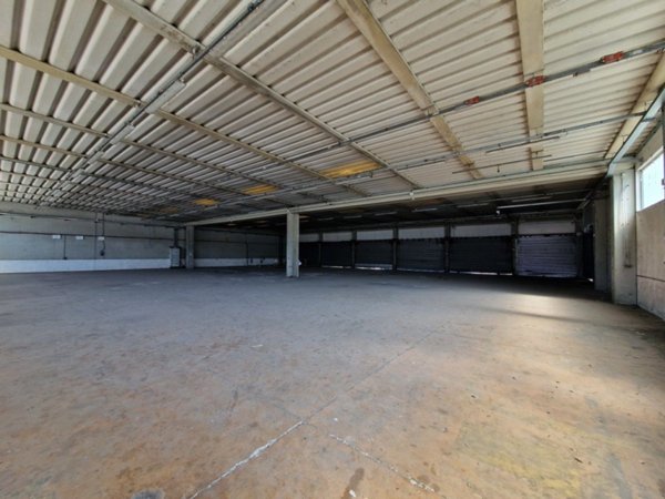 capannone in vendita a Lucca in zona zona Mugnano