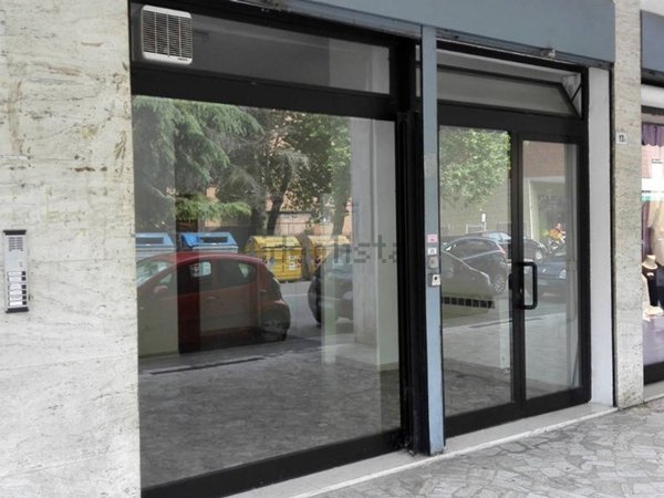 negozio in vendita a Lucca in zona Centro Città
