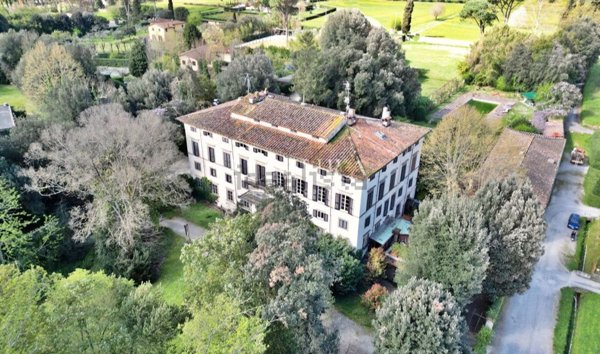 negozio in vendita a Lucca in zona zona Sorbano