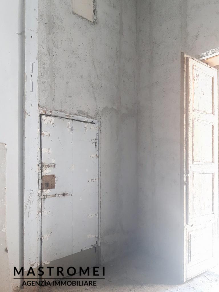 negozio in vendita a Lucca in zona Centro Città