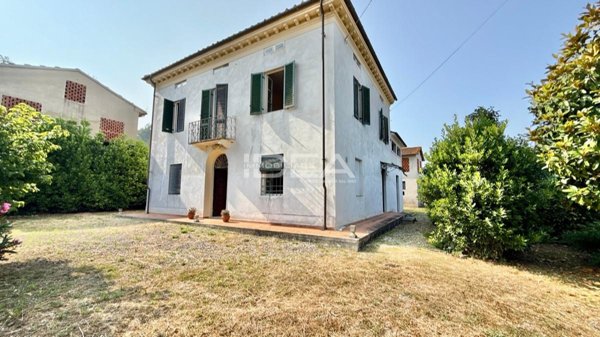 casa indipendente in vendita a Lucca in zona Massa Pisana