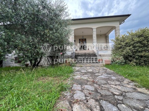 casa indipendente in vendita a Lucca in zona Monte San Quirico
