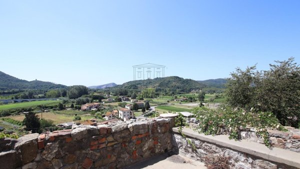 casa indipendente in vendita a Lucca in zona Balbano
