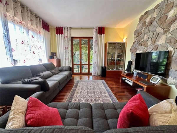casa indipendente in vendita a Lucca in zona San Cassiano a Vico