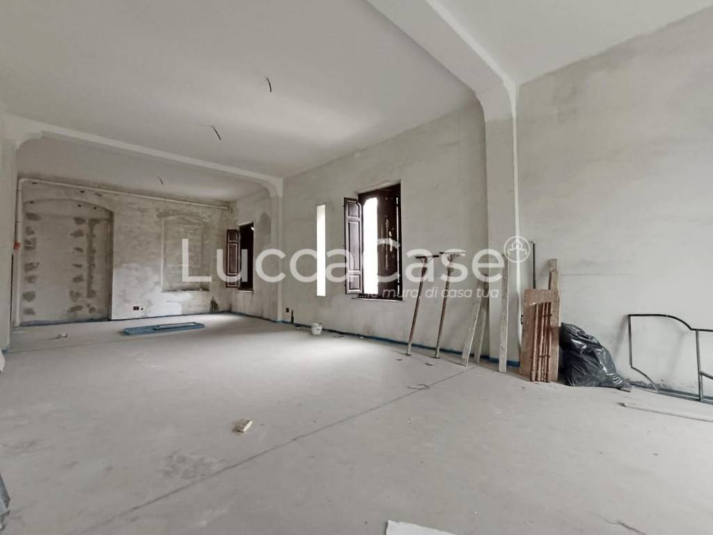 negozio in vendita a Lucca in zona zona Sorbano