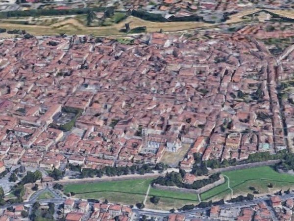negozio in vendita a Lucca in zona Centro Città