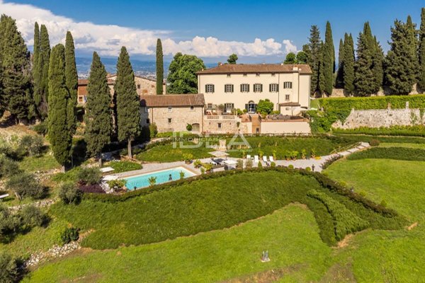villa in vendita a Lucca in zona Centro Città