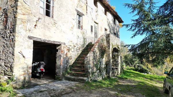 casa indipendente in vendita a Lucca in zona Centro Città