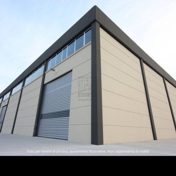 capannone in vendita a Lucca