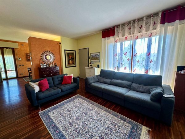 casa indipendente in vendita a Lucca in zona San Cassiano a Vico