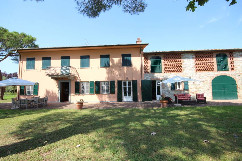 casa indipendente in vendita a Lucca in zona Centro Città