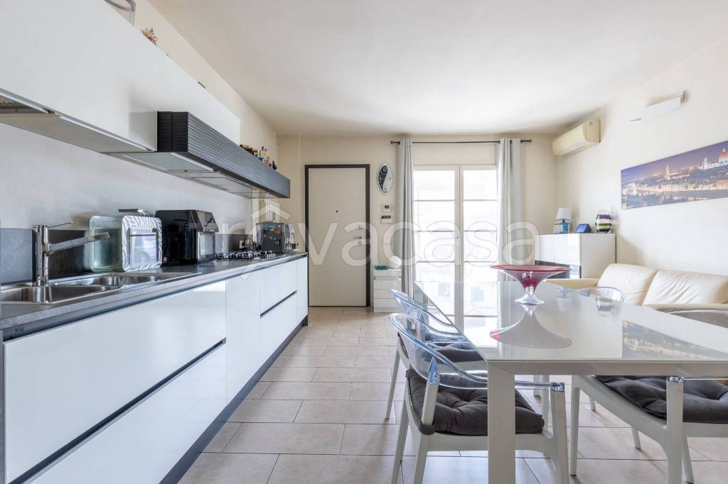 casa indipendente in vendita a Lucca in zona Pontetetto