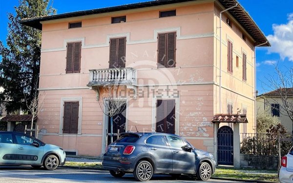 casa indipendente in vendita a Lucca in zona Centro Città