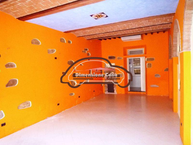 locale commerciale in vendita a Lucca in zona Zona San Concordio