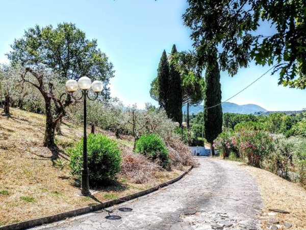 casa indipendente in vendita a Lucca in zona Monte San Quirico