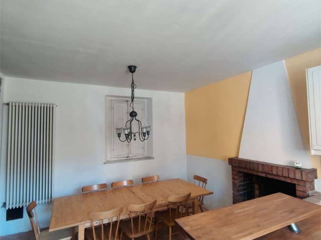 casa indipendente in vendita a Lucca in zona Montuolo
