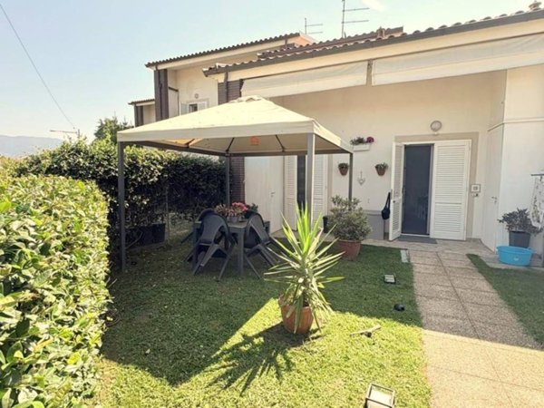 casa indipendente in vendita a Lucca in zona San Pietro a Vico
