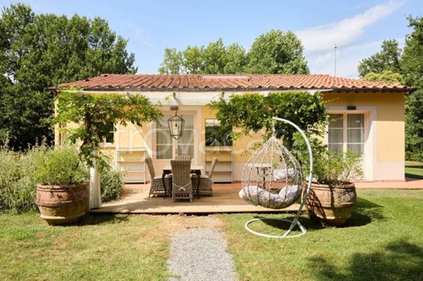 casa indipendente in vendita a Lucca in zona Massa Pisana