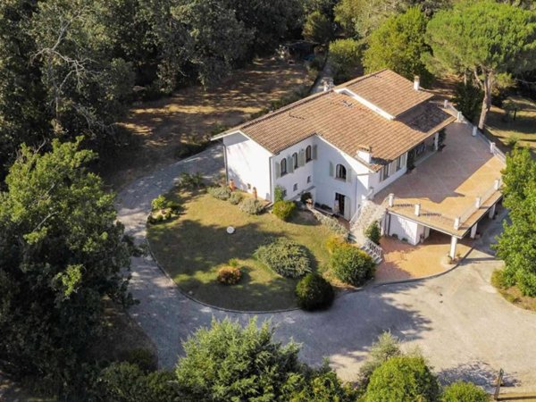 casa indipendente in vendita a Lucca in zona Carignano
