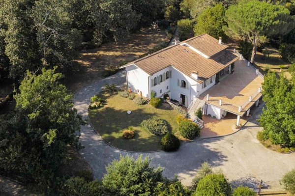 casa indipendente in vendita a Lucca in zona Maggiano