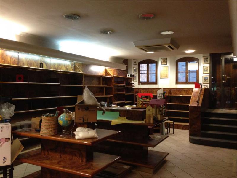 negozio in vendita a Lucca in zona Centro Città