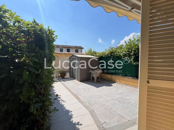 casa indipendente in vendita a Lucca in zona Pontetetto