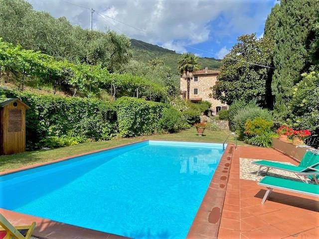 casa indipendente in vendita a Lucca in zona Massa Pisana