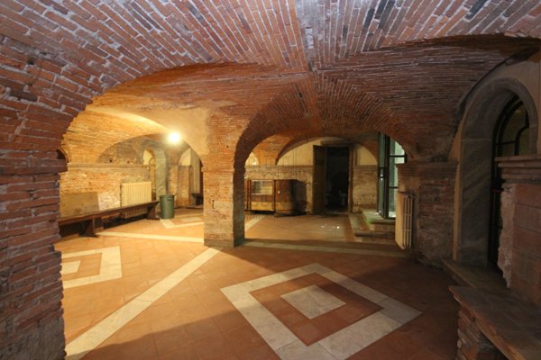 locale commerciale in vendita a Lucca in zona Centro Città