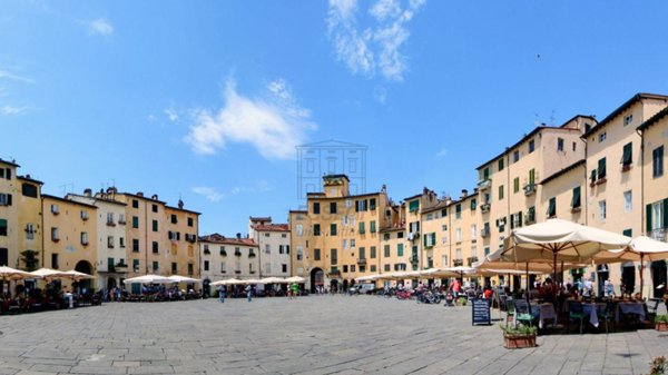 appartamento in vendita a Lucca in zona Centro Città