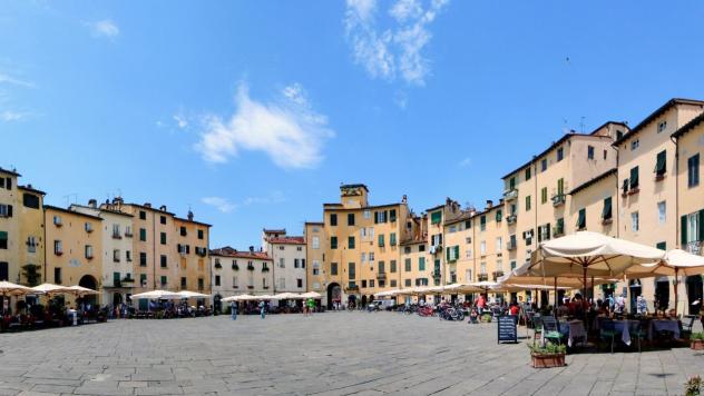 negozio in vendita a Lucca in zona Centro Città