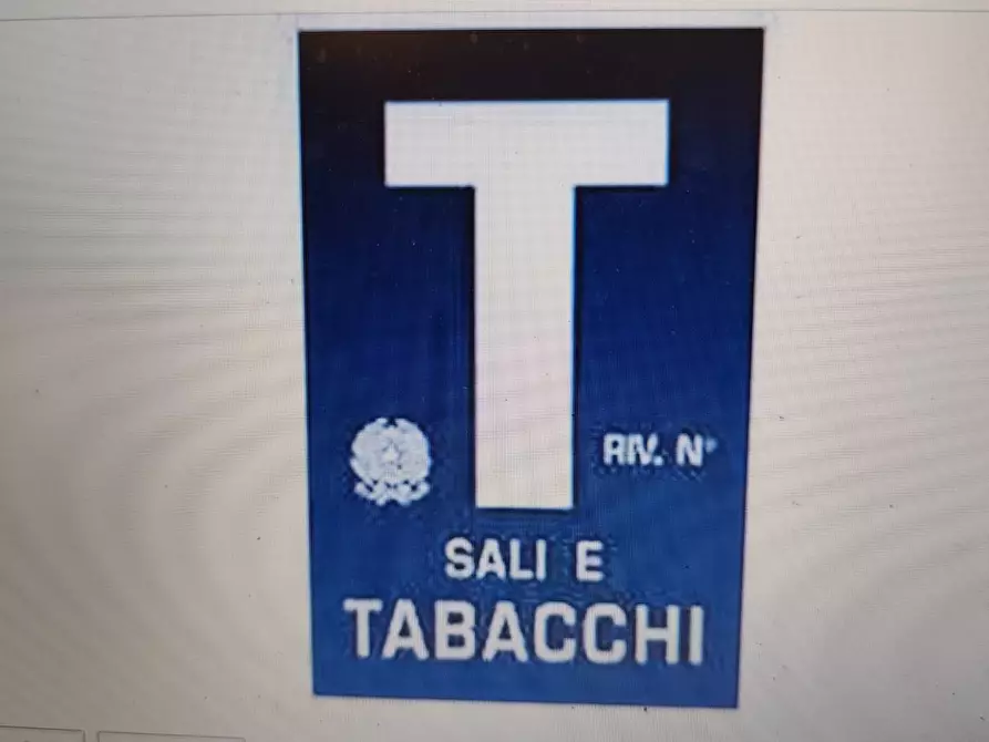 negozio in vendita a Lucca in zona Centro Città