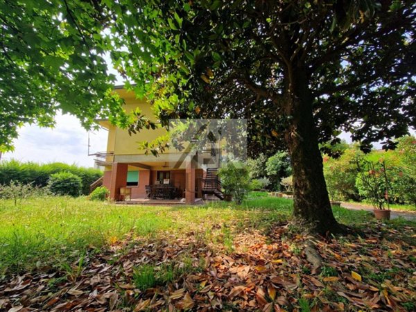 casa indipendente in vendita a Lucca in zona Monte San Quirico