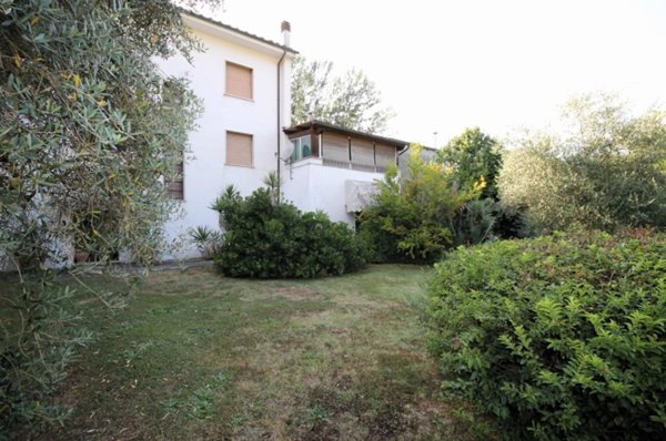 casa indipendente in vendita a Lucca in zona Nozzano