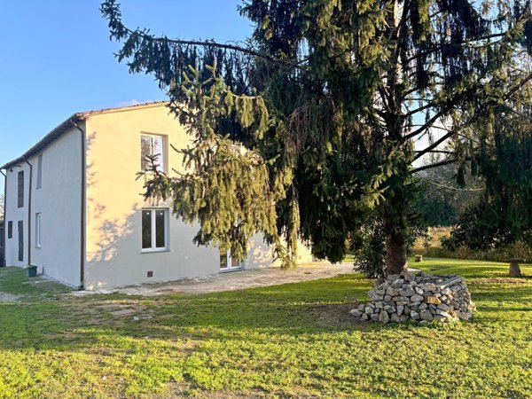casa indipendente in vendita a Lucca in zona Fagnano