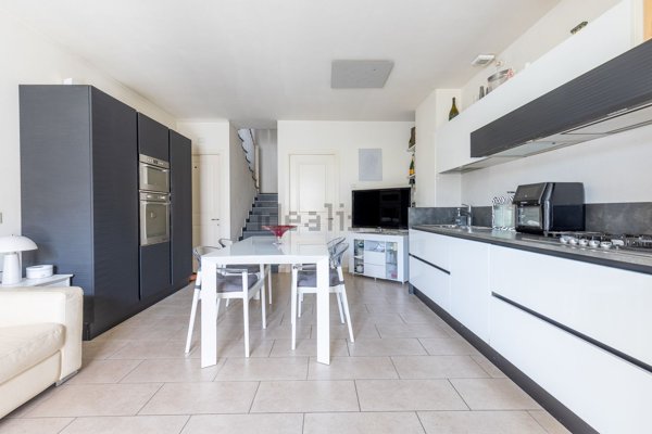casa indipendente in vendita a Lucca in zona Pontetetto