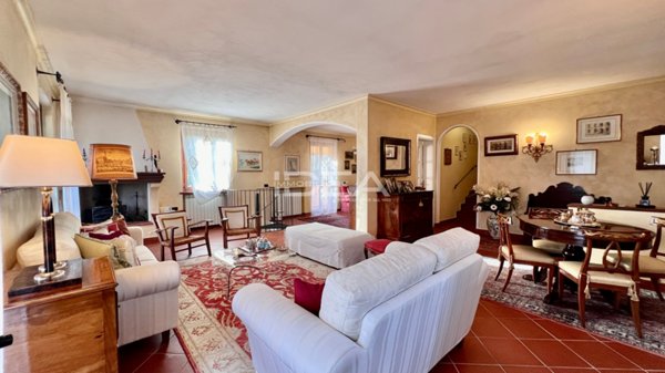 casa indipendente in vendita a Lucca in zona Arliano