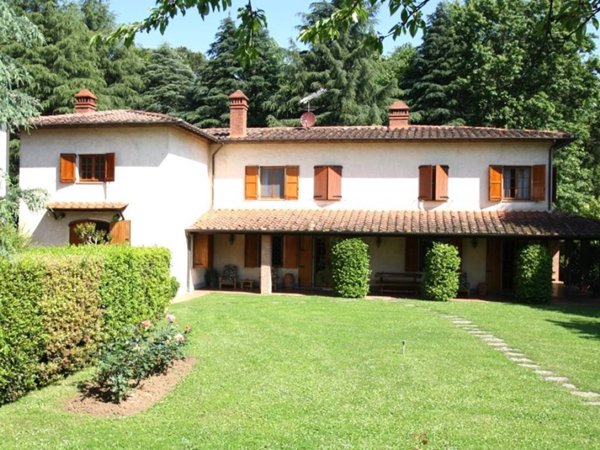 casa indipendente in vendita a Lucca in zona Massa Pisana