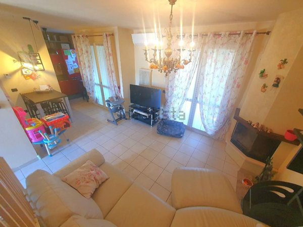 casa indipendente in vendita a Lucca