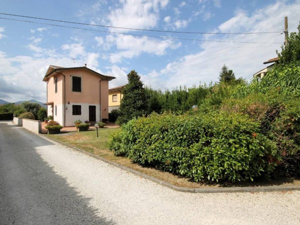 casa indipendente in vendita a Lucca in zona zona SS. Annunziata