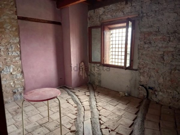 intera palazzina in vendita a Lucca in zona Chiatri
